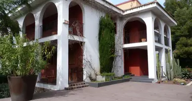 Villa 6 bedrooms in Godelleta, Spain