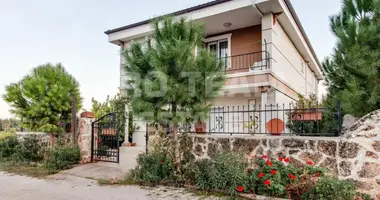 Villa 3 chambres avec Fenêtres double vitrage, avec Balcon, avec Meublesd dans Doesemealti, Turquie