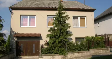 4 room house in Labatlan, Hungary