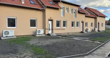 Apartamento 5 habitaciones en Cegled, Hungría