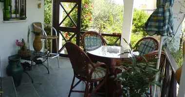 Villa Villa de 4 habitaciones con la piscina, con seguridad, con Podhodit dlya grazhdanstva en Alanya, Turquía