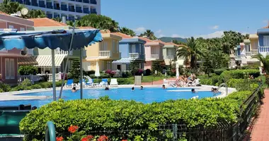 Villa Villa de 4 habitaciones con aparcamiento, con la piscina, con aparcamiento cubierto en Alanya, Turquía