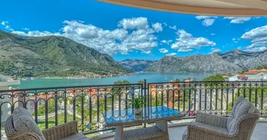 Villa  con Junto al mar en Dobrota, Montenegro