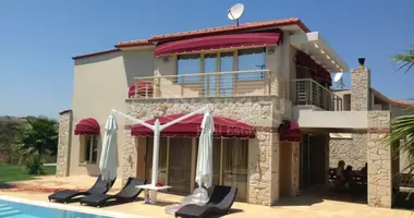 4 bedroom house in Pefkochori, Greece