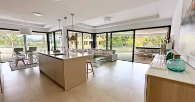 3 bedroom apartment in Estepona, Spain