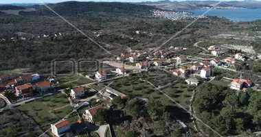Terrain dans Bilice, Croatie