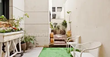 4 room apartment in Tel Aviv-Yafo, Israel