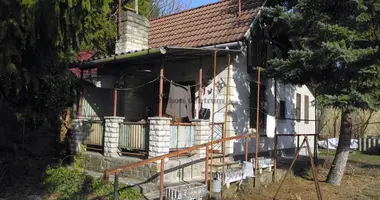 3 room house in Pocsmegyer, Hungary