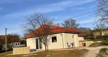 2 room house in Sarmellek, Hungary