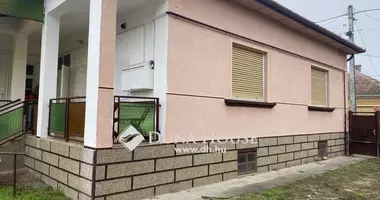 House 1 bathroom with balcony, with transformable rooms, in good condition in Alsonemedi, Hungary