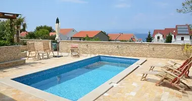 8 room house in Sutivan, Croatia