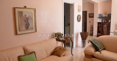 Villa 7 bedrooms with Furnitured, in city center, with Garden in Italy