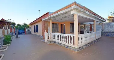 Villa 3 chambres avec Terrasse, avec Au bord de la mer, avec Salle de stockage dans Torrevieja, Espagne