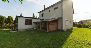 4 room house in Penc, Hungary
