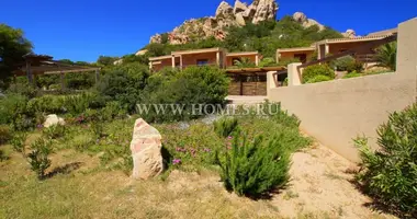 Villa 2 bedrooms with Furnitured, with Air conditioner, with Garden in Italy