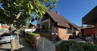 Haus 4 Zimmer in Kistarcsa, Ungarn