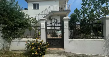 Casa 5 habitaciones en Zgrade, Montenegro