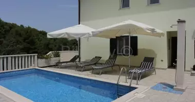 Casa 5 habitaciones en Splitska, Croacia