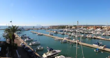 Квартира 4 спальни в Torreguadiaro, Испания