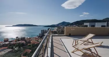 Penthouse 3 rooms with double glazed windows, with balcony, with furniture in Rafailovici, Montenegro