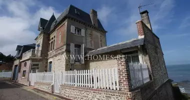 Villa 7 bedrooms with Furnitured, with Sea view, with Garden in France