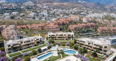 3 bedroom apartment in Estepona, Spain