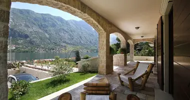 Villa  con Vistas al mar en Prcanj, Montenegro