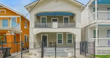 6 room house in New Orleans, United States
