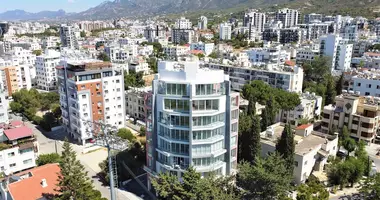 Penthouse 3 Zimmer mit Balkon, mit Klimaanlage, mit Meerblick in Girne Kyrenia District, Nordzypern