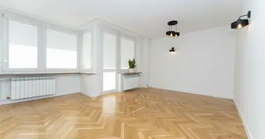 Wohnung 4 Zimmer in Warschau, Polen