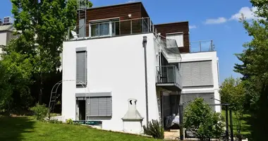 Villa  mit Balkon, mit Aufzug, mit Garage in Wien, Österreich