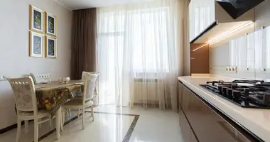 Apartamento 3 habitaciones en Minsk, Bielorrusia