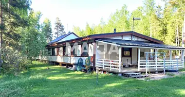 Villa 4 bedrooms with Needs Repair in Pyhtaeae, Finland