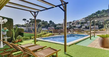 Villa 5 bedrooms in Santa Susanna, Spain