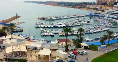 Villa 5 chambres avec Terrasse, avec Système d'alarme, avec Au bord de la mer dans Orihuela, Espagne