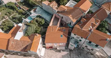 5 room apartment in Vrboska, Croatia