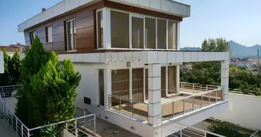 Villa 5 Zimmer mit Parkplatz, mit Schwimmbad, mit Bergblick in Alanya, Türkei