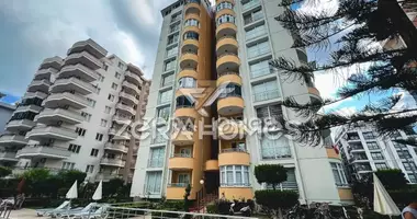 3 room apartment with furniture, with elevator, with air conditioning in Mahmutlar, Turkey