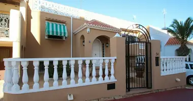 Townhouse 5 bedrooms in Torrevieja, Spain