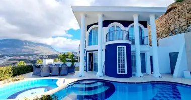 Villa 5 chambres avec parkovka parking, avec Piscine, avec Garage dans Alanya, Turquie