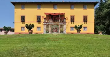 Propiedad comercial 2 280 m² en Lucca, Italia