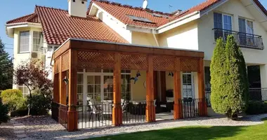 8 room house in Chyliczki, Poland