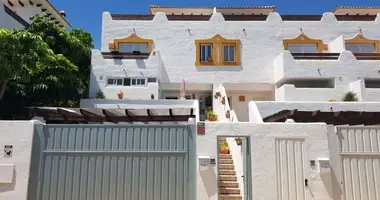 Townhouse 4 bedrooms in Estepona, Spain