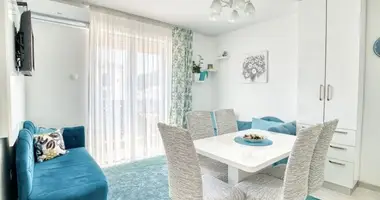 Apartamento 2 habitaciones con aparcamiento en Petrovac, Montenegro