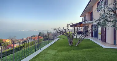 Villa 4 bedrooms in Koper, Slovenia