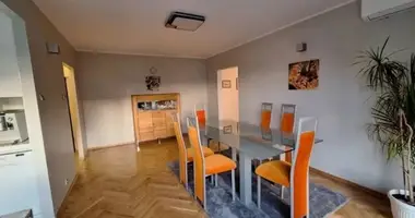 Wohnung 4 zimmer in Warschau, Polen