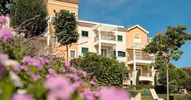 Apartamento 2 habitaciones en Lustica, Montenegro