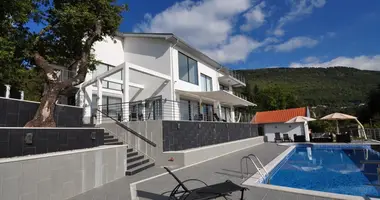 Casa 4 habitaciones en Tivat, Montenegro