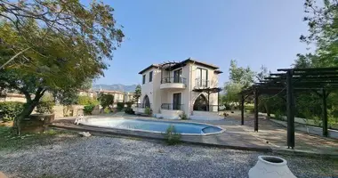 Villa 4 Zimmer mit Balkon, mit Klimaanlage, mit Meerblick in Girne Kyrenia District, Nordzypern