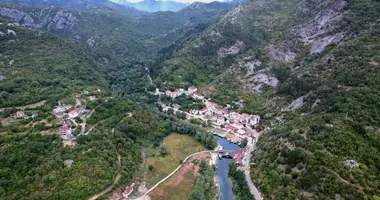Участок земли в Цетинье, Черногория